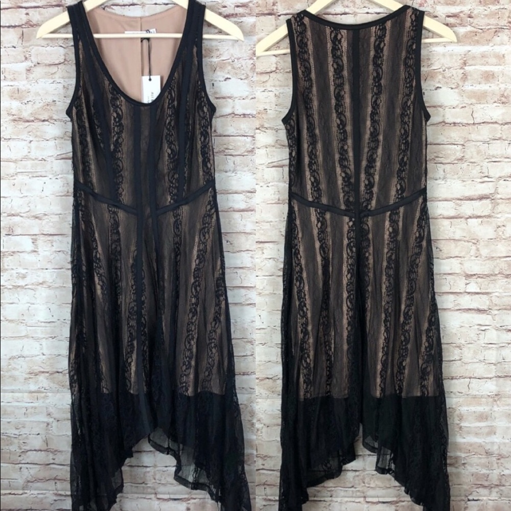 ALI & JAY Sleeveless Draped Hem Lace Dress M